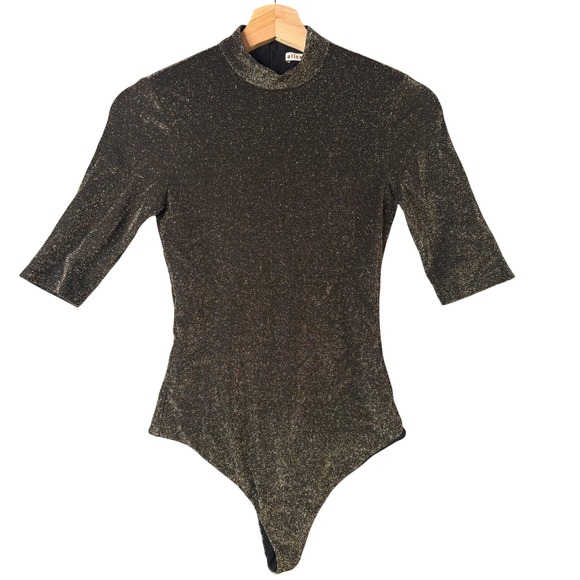 Alice + Olivia Tops - Alice + Olivia Gold Metallic Shimmer Mock Neck Half Sleeve Bodysuit Size XS